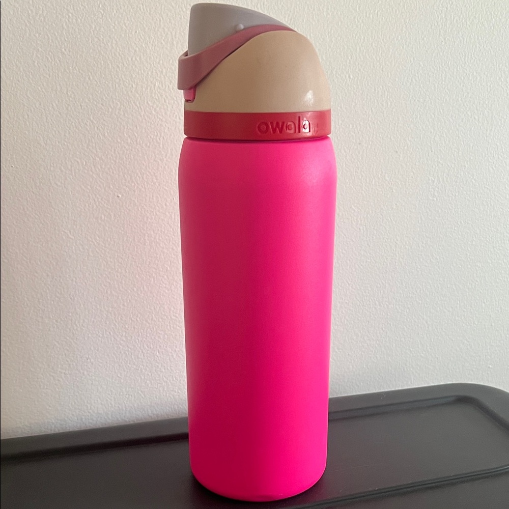Owala 32 oz hot pink
